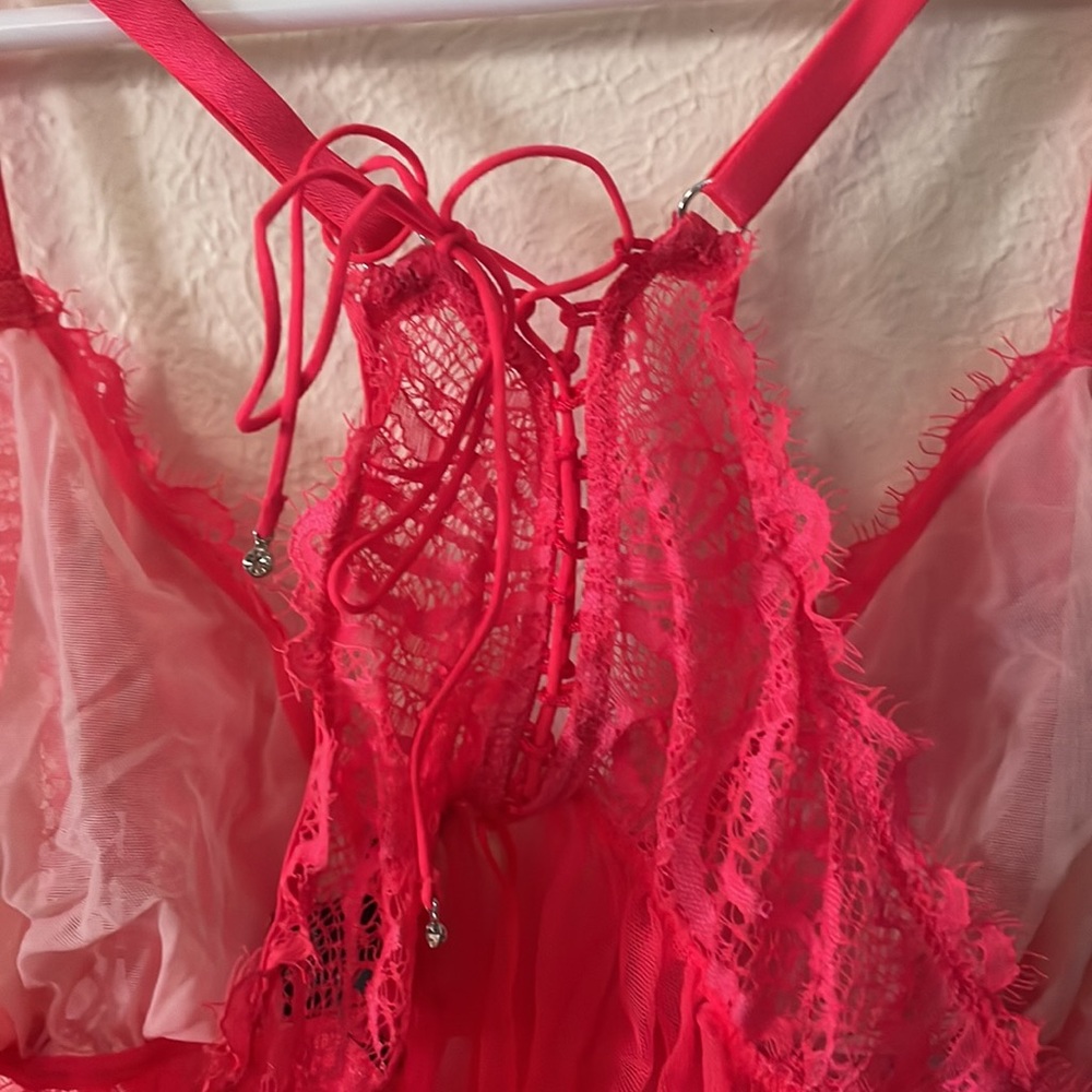 Lingerie - Picture 3 of 5